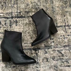 STUART WEITZMAN Bedford Black Leather Ankle Boot
